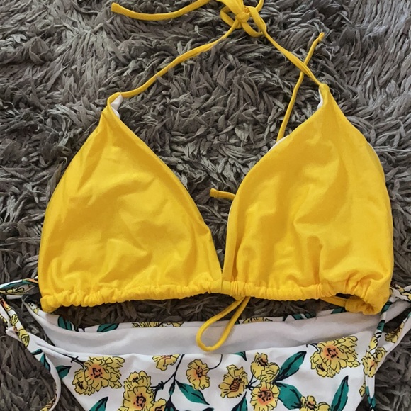 Thong Bikini Set - Picture 4 of 4